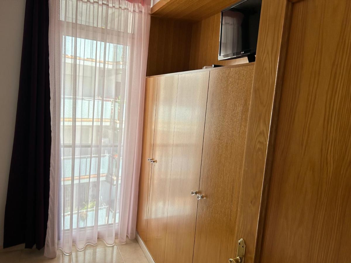 Apartaments Superiors Mtb Only Couples Льорет-де-Мар Экстерьер фото