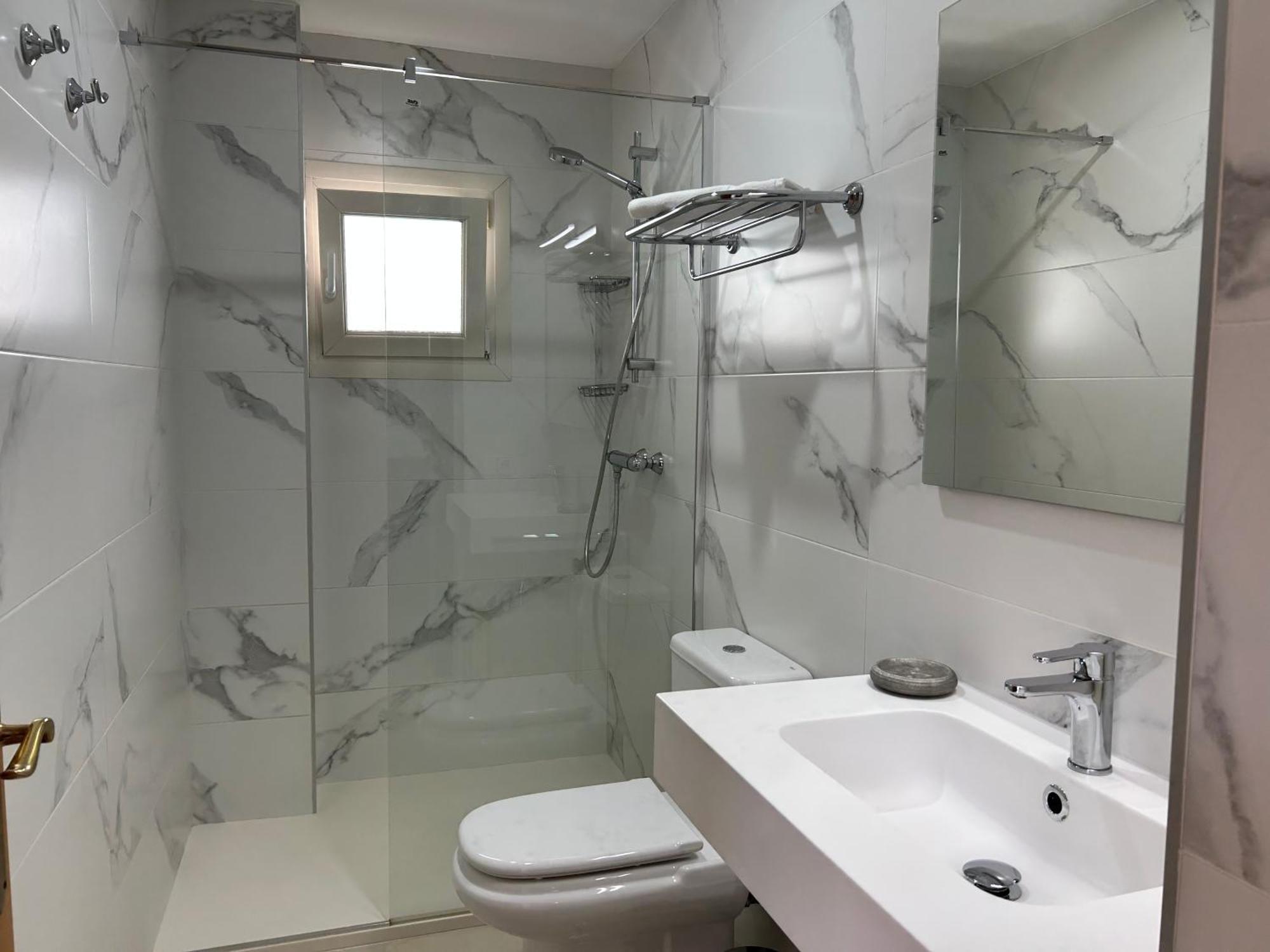 Apartaments Superiors Mtb Only Couples Льорет-де-Мар Экстерьер фото